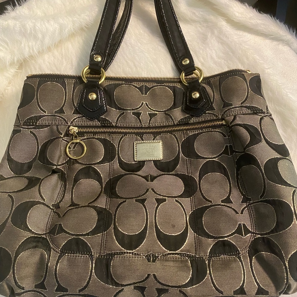 Coach purse from the poppy collection. 15”w 13”h